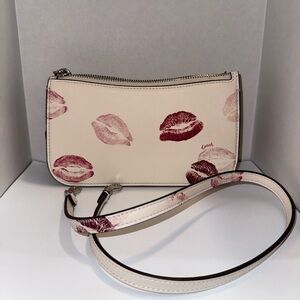 Coach Beige Kiss Penn Shoulder Bag